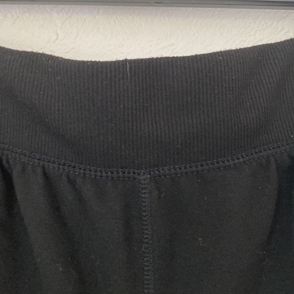 Women’s black shorts athletic work Brand front pockets Wide band on top of pants - Picture 2 of 7